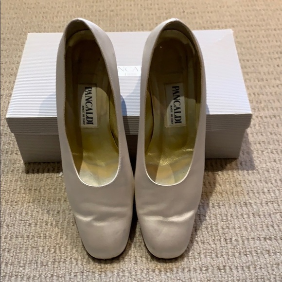 Satin (wedding) low pumps - Picture 2 of 3